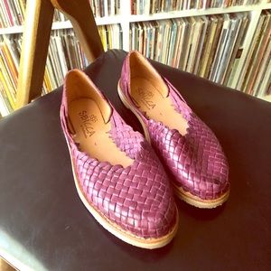 SBICCA SLIP ONS - MAROON SIZE 6 ✨